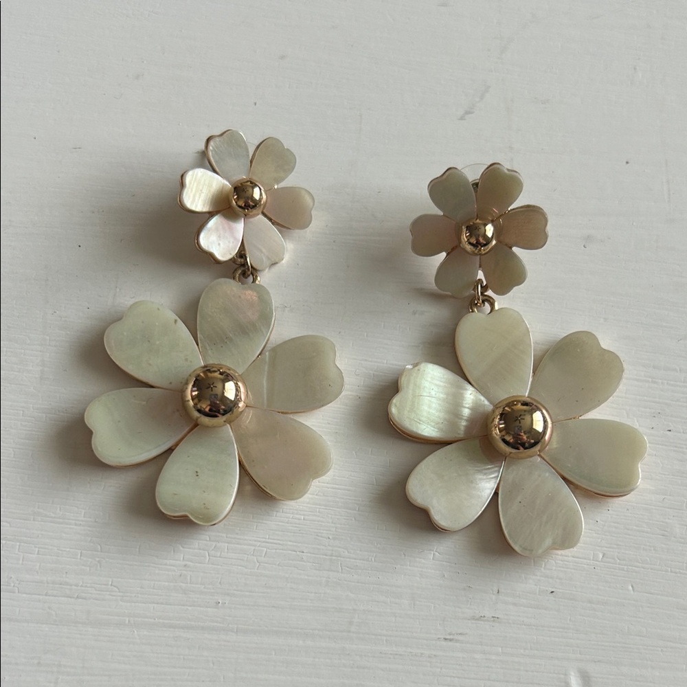 Elegant Floral Gold and Cream Earrings